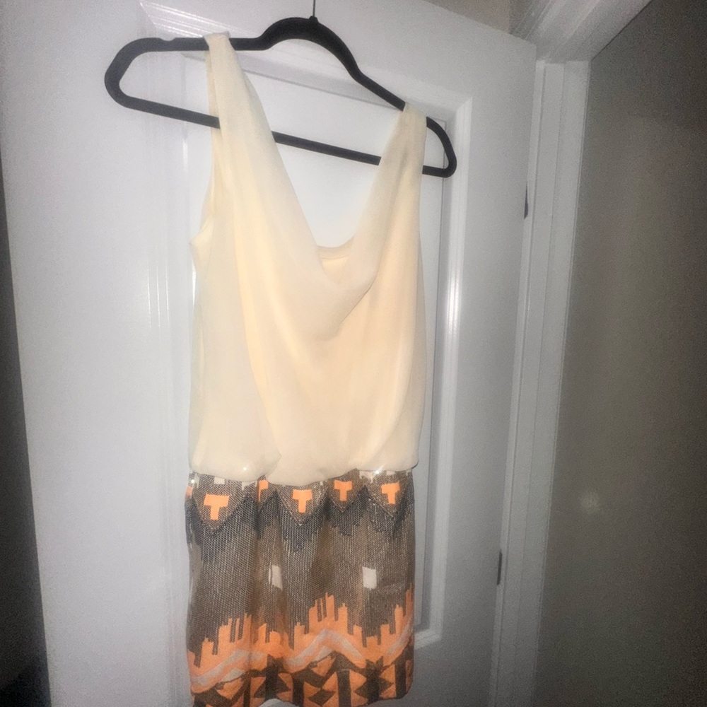 Chic Sleeveless Dress with Geometric Skirt